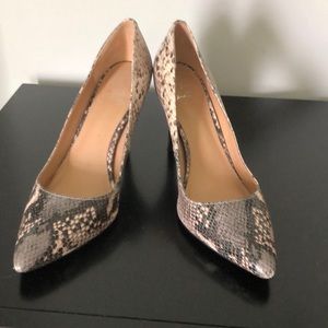 Banana Republic embossed snake skin pumps